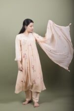 Peach Floral Embroidered Kurta Set with Bird Motif - Image 3