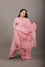 Blush Pink Floral Embroidered Kurta Set - Image 4