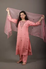 Coral Pink Floral Embroidered Kurta Set with Organza Dupatta - Image 3