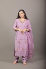 Lilac Embroidered Kurta Set with Organza Dupatta - Image 5