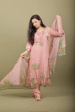 Blush Pink Kurta Set with Hummingbird Embroidery and Wildlife Print Dupatta - Image 2
